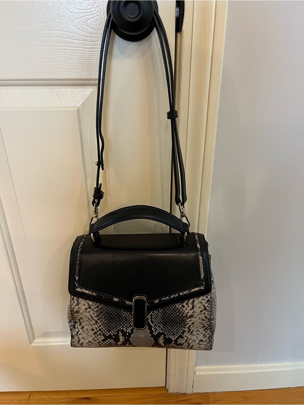 Brahmin Elegant Black and Gray Snakeskin Women's Bag - Picture 12 of 12